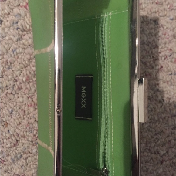 Clutch - Picture 2 of 2